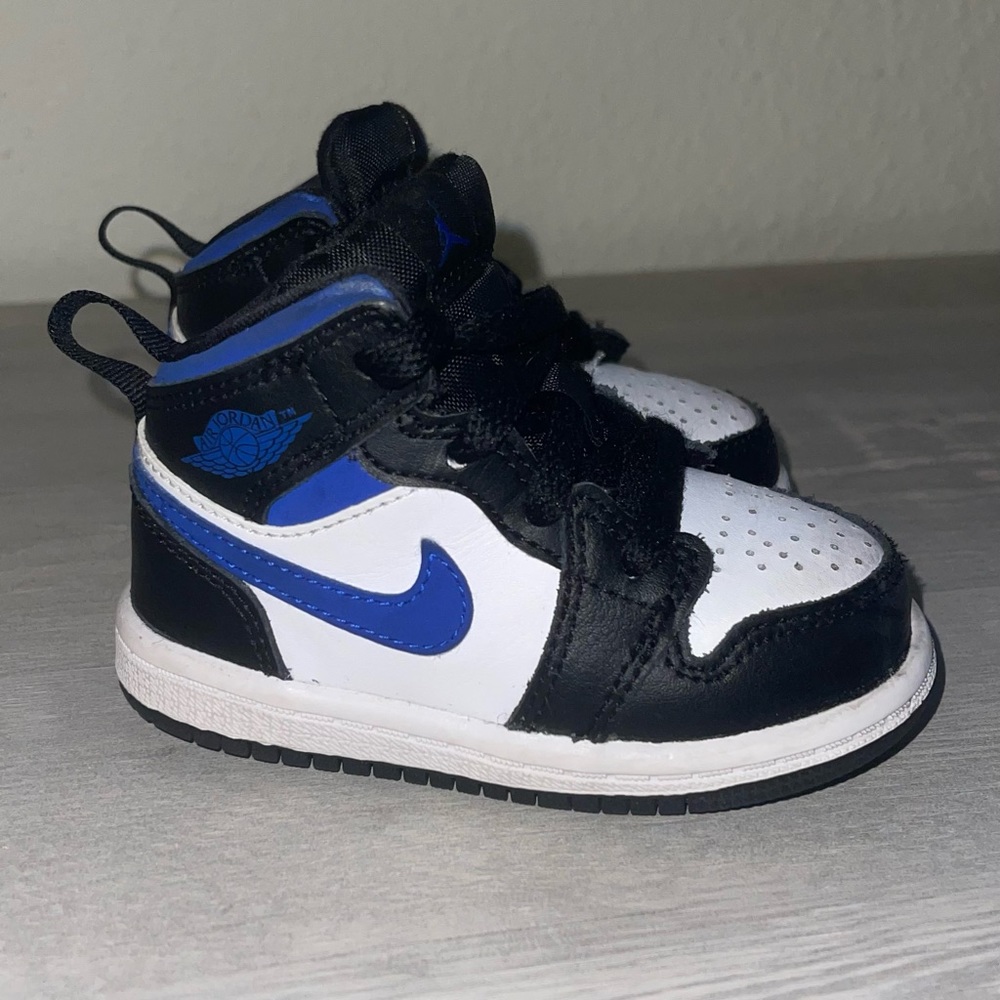 Jordan 1 mid